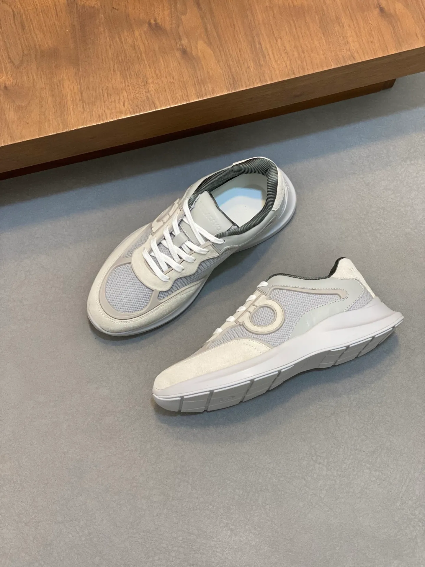 Men's men's shoes 💰700 [Ferragamo] Ferragamo - High-end quality original order - Upper: original cow suede leather with breathable mesh, brand logo sewn on the shoe body - Lining: brand canvas, foot pads; water-dyed cowhide - Outsole: rubber outsole - Super high quality control·Fine workmanship: Prominent (high-end·luxury·grade) Size: 38-44 (38 45, can be customized)